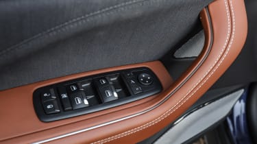 Maserati Levante - window controls