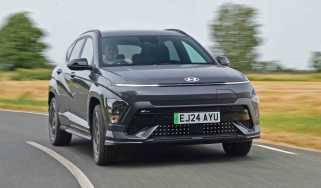 Hyundai Kona Electric - front corner tracking