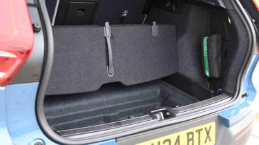 Volvo EX40 - boot with divider up