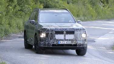 BMW X7 - front cornering