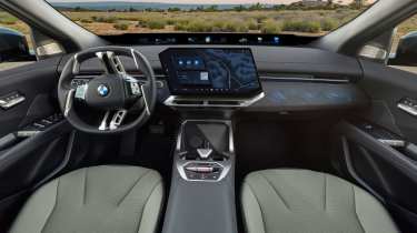 BMW iX4 50 - dash