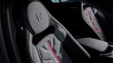 Alfa Romeo Giulia Quadrifoglio Luna Rosa - seats