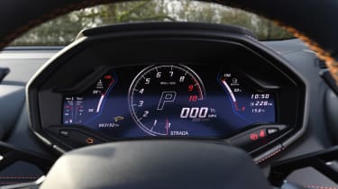 Lamborghini Huracan Evo Spyder - dials