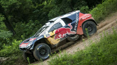 Peugeot Sport - Sebastian Loeb dakar side tracking