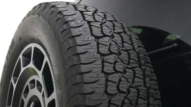 Land Rover Defender OCTA Black - spare wheel