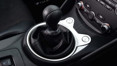 Nissan 370Z - centre console