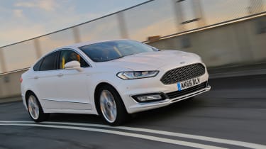 Ford Mondeo Vignale - front panning