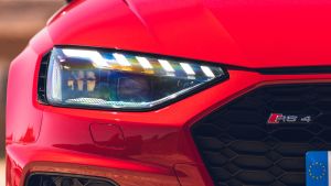 Audi RS 4 Avant - headlight detail
